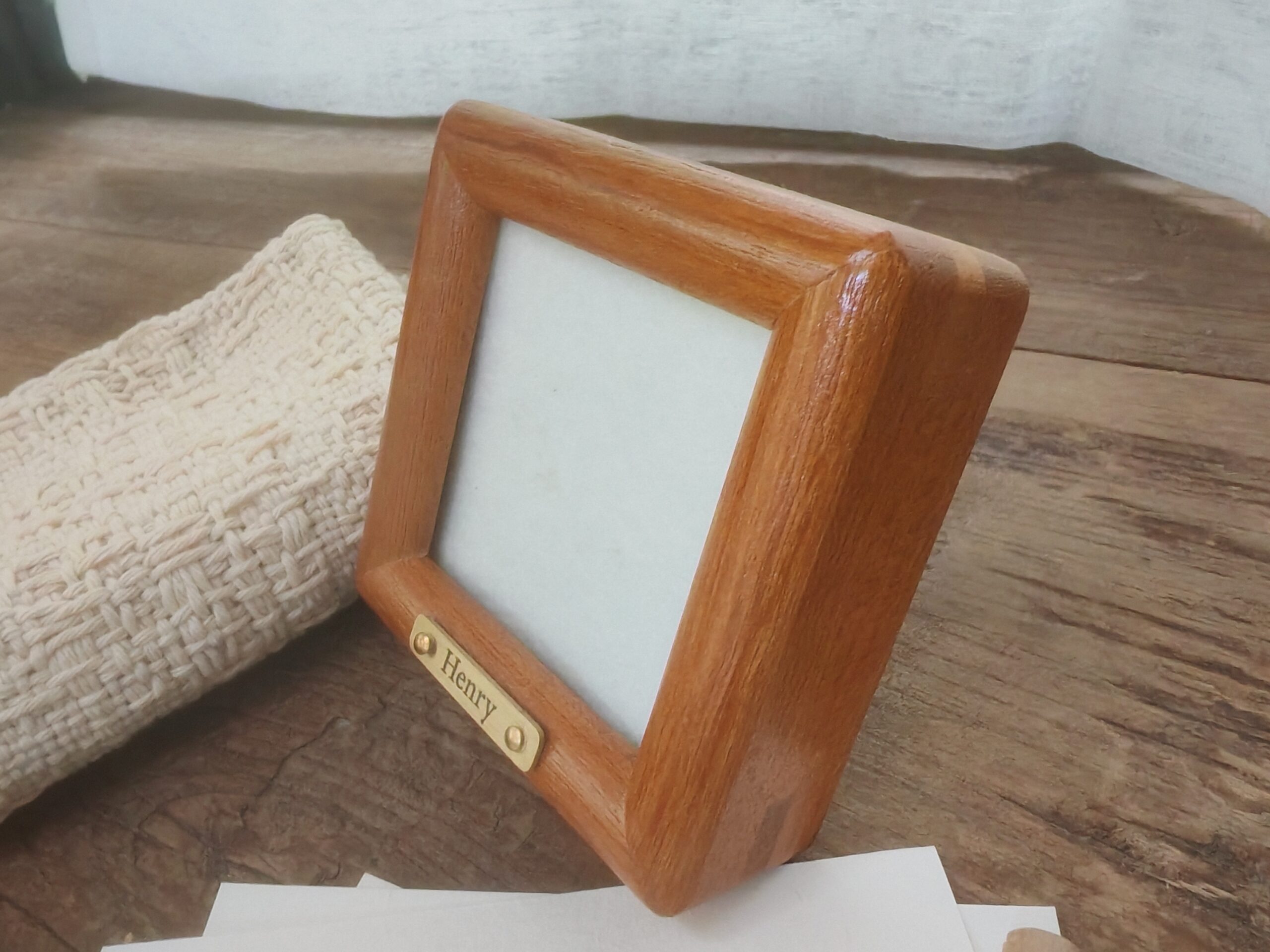 Furever Light frame detail