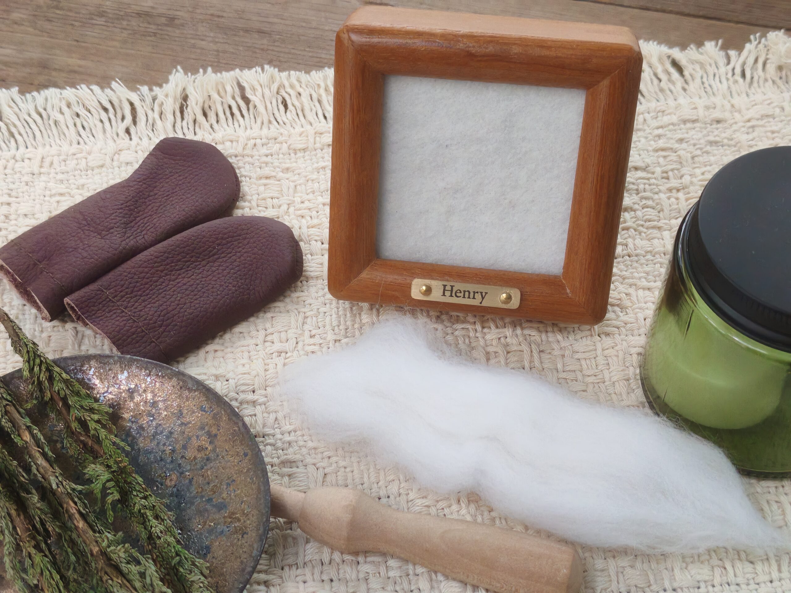 Natural materials and warm details in the Furever Light kit